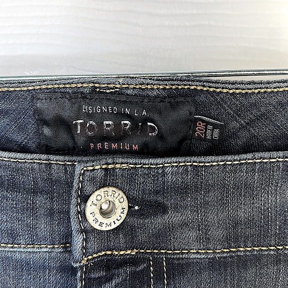Don’t miss OUT 👀! NWT - fresh pair of skinny 👖 anyone? These are premium ultra - Picture 13 of 16